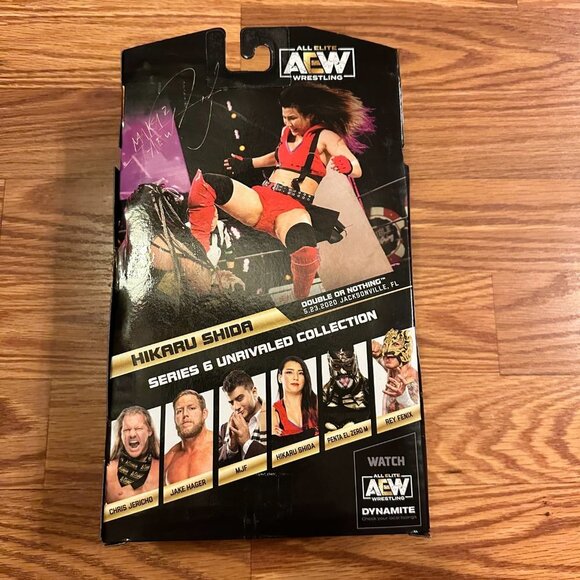 AEW Unrivaled 3 figure Set with 30 pack Display Stands - Picture 11 of 16